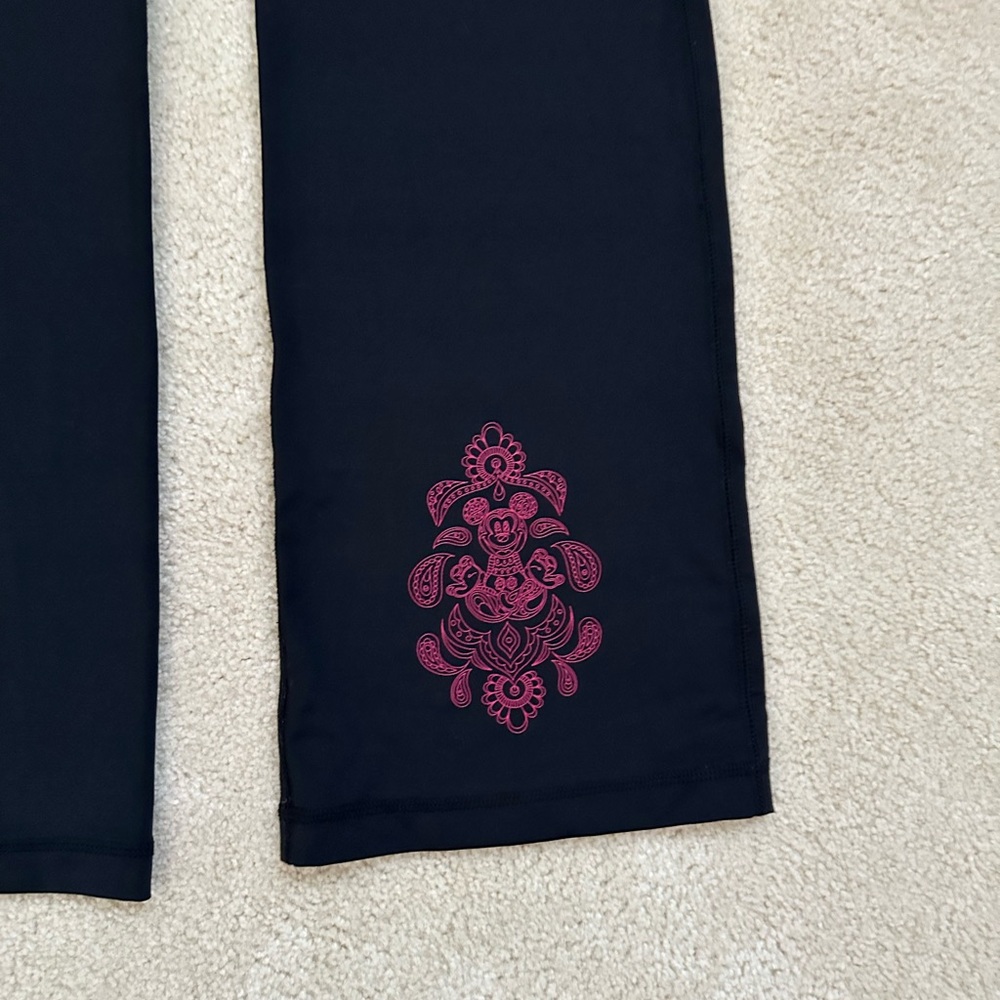 NWOT Disney Parks yoga leggings size medium - Picture 2 of 6